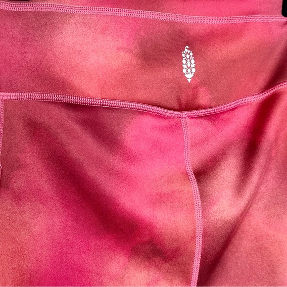 NEW Free People Movement Beat the Heat Leggings in Red Combo Size Medium - Picture 9 of 9